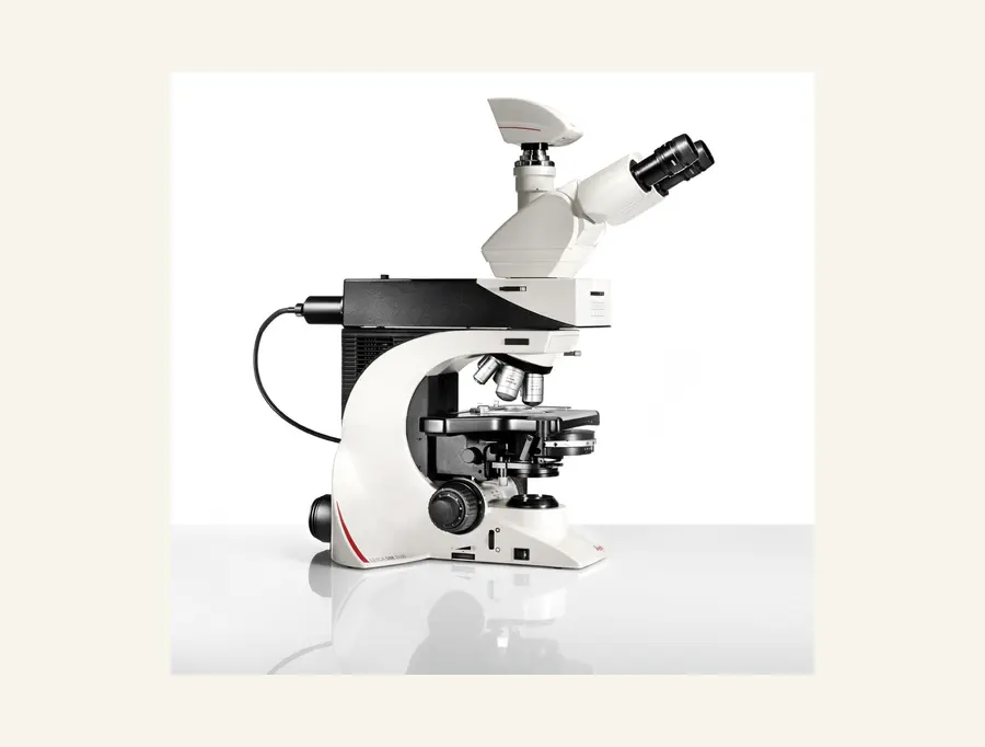 Прямой лабораторный микроскоп Leica DM2500 LED